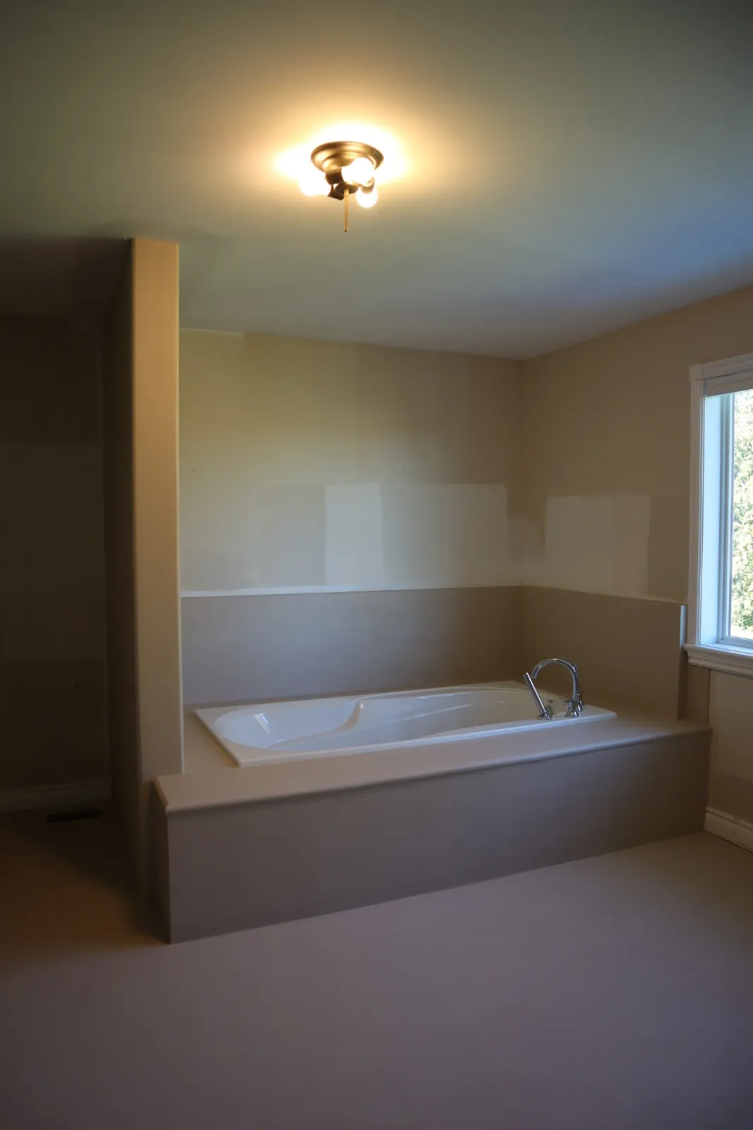 Soaker tub platform wrapped top, edge and front in warm greige microcement